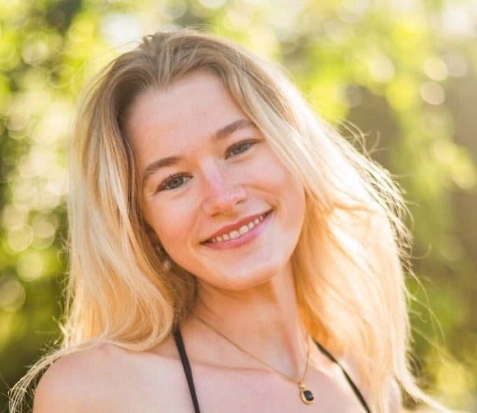 Amelia Stonkus headshot